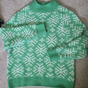 Old Navy Green and Cream Snowflake Sweater